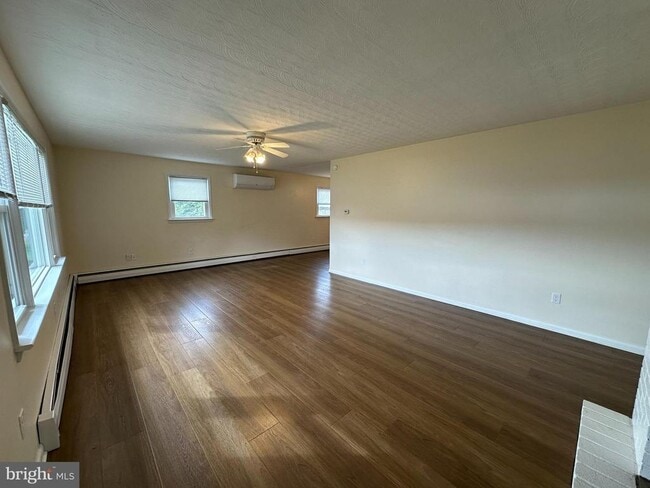 Building Photo - 623 Kriner Rd