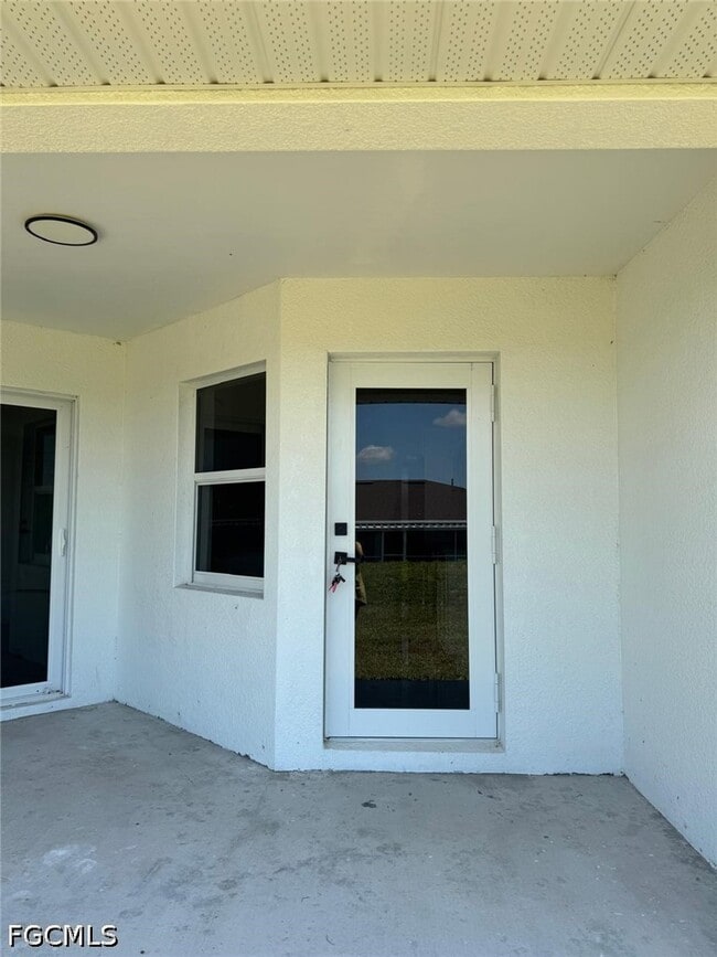 Building Photo - 4677 Golfview Blvd