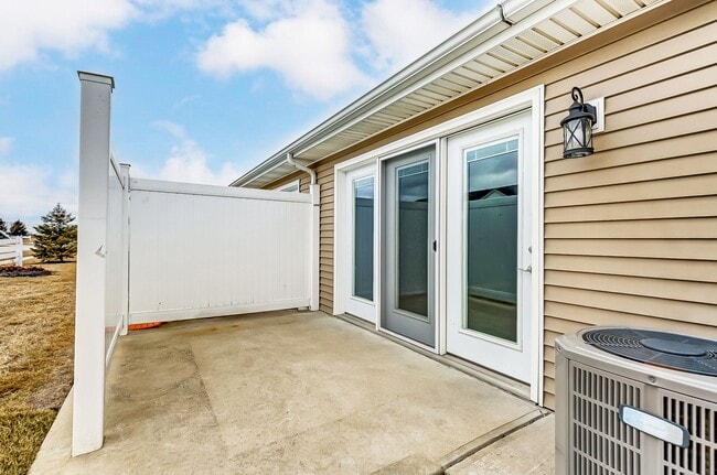 Building Photo - 7128 Triumph Ln