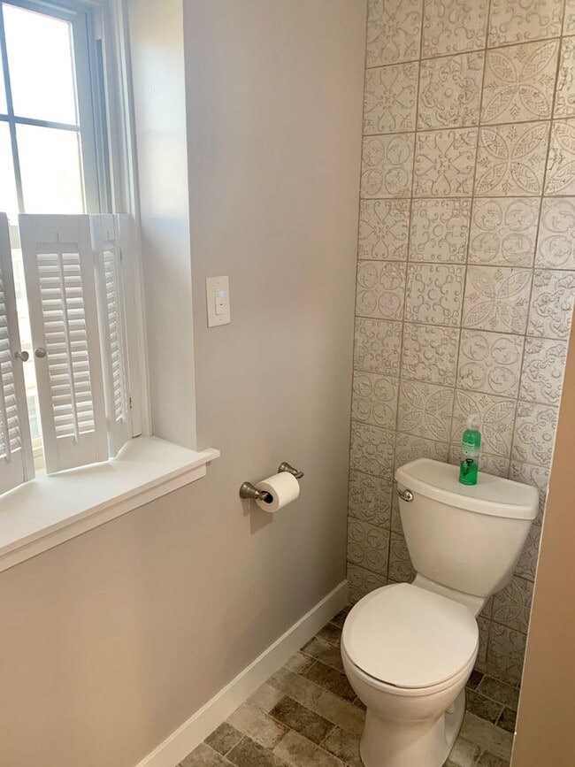 Building Photo - Amazing 2-Bedroom Townhouse Located in Bella Vista! Available mid-July!