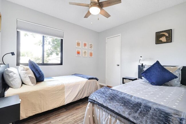 Building Photo - 6807 Skynook Dr