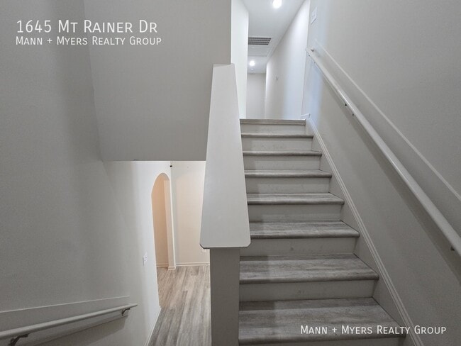 Building Photo - 1645 Mount Rainer Dr