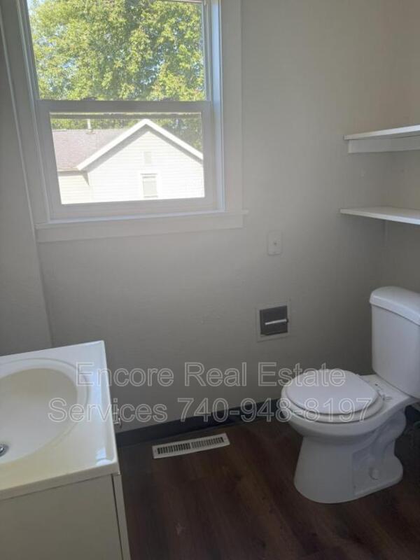 Building Photo - 144 1/2 S 3rd St