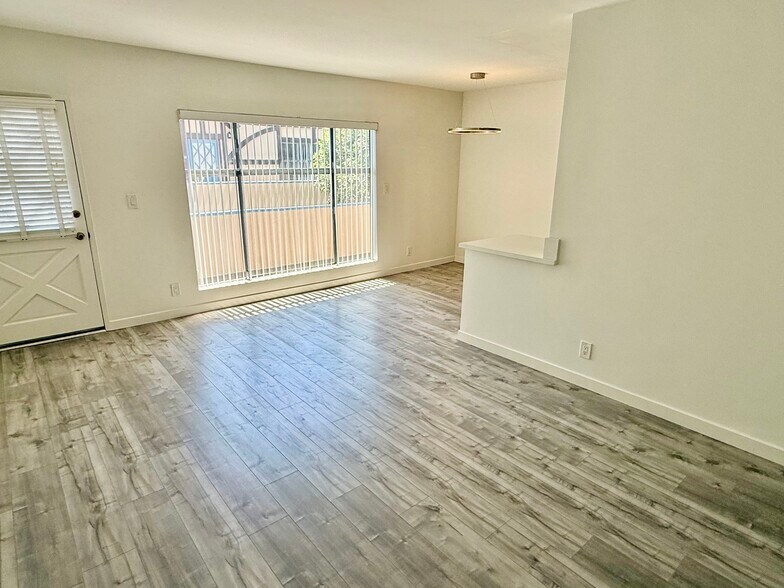 Building Photo - 11511 Rochester Ave