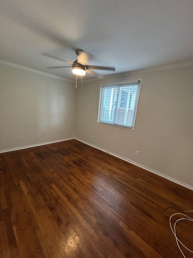 Building Photo - Cozy 2 bedroom/1 bath condo in the heart o...