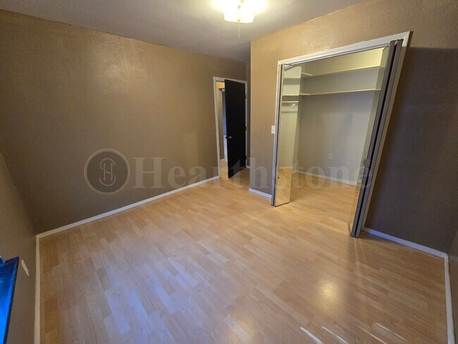 Building Photo - 1307 Gidding St