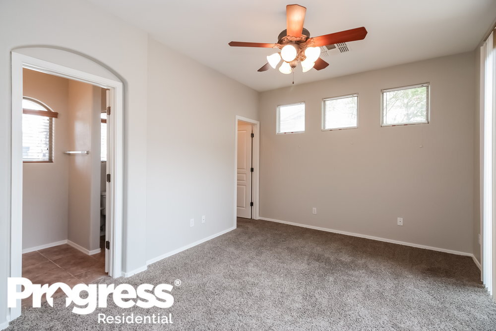 Building Photo - 2221 S Holguin Way