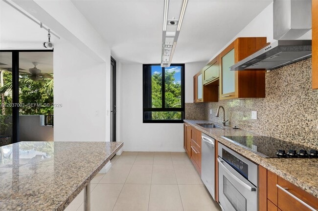 Building Photo - 181 Crandon Blvd