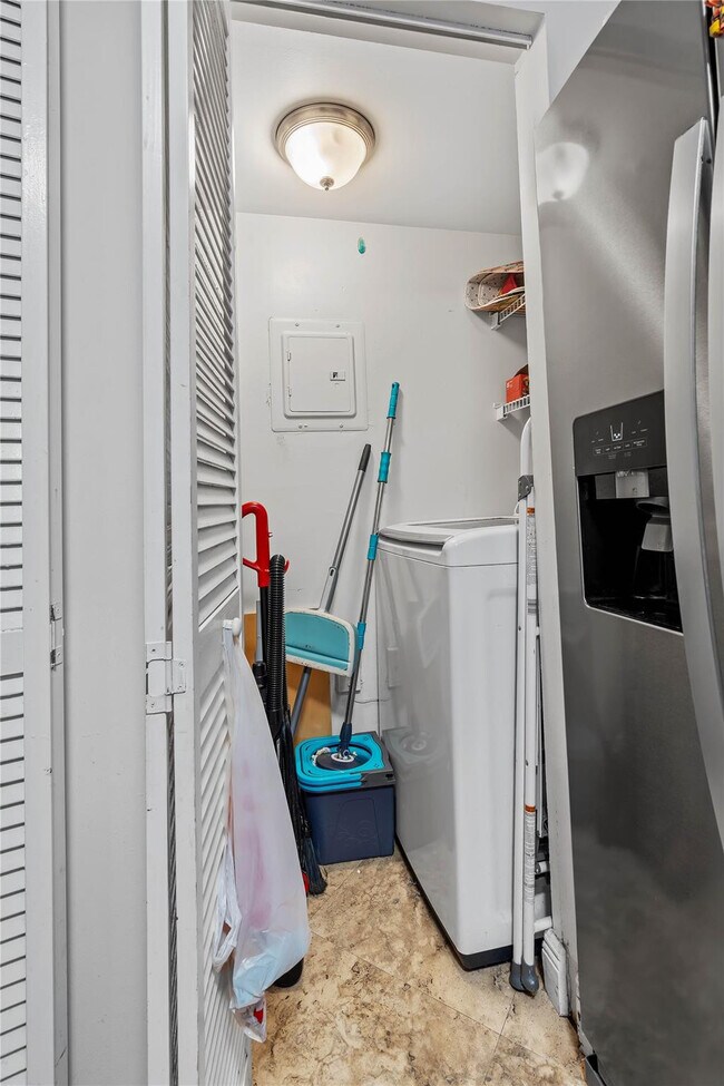 Building Photo - 4840 State Rd