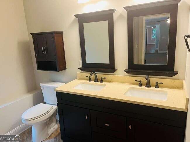 Building Photo - 2472 Ramblewood Ct
