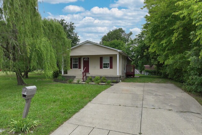 Building Photo - Springfield Gem! 3BR/2BA with Big Yard, St...