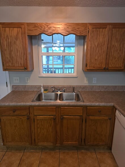 Kitchen - 234 Clifton St