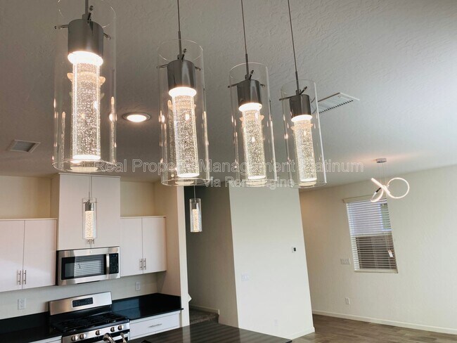 Building Photo - 730 N Bliss Ln