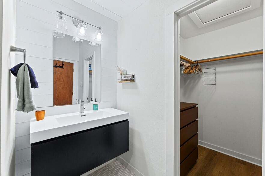 Building Photo - 4901 Howden Cir