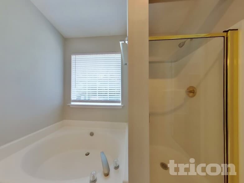 Building Photo - 1951 Hidden Valley Dr SW