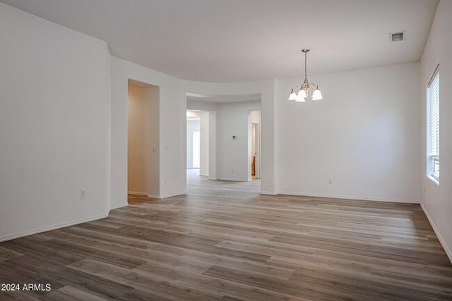 Building Photo - 811 E Kapasi Ln
