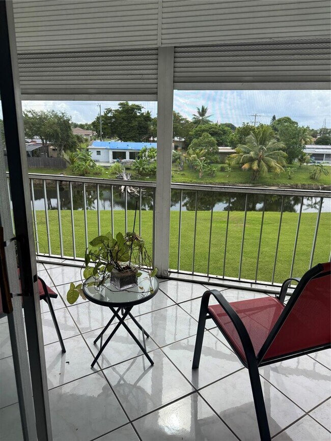 Building Photo - 6550 Royal Palm Blvd