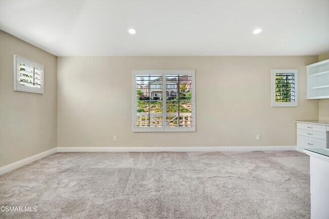 Building Photo - 3044 Ferncrest Pl
