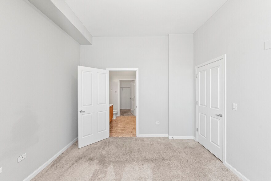 Building Photo - 1464 S Michigan Ave