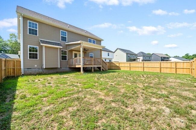 Building Photo - Beautiful Home Close to Fort Campell Ready for You to Make New Memories In