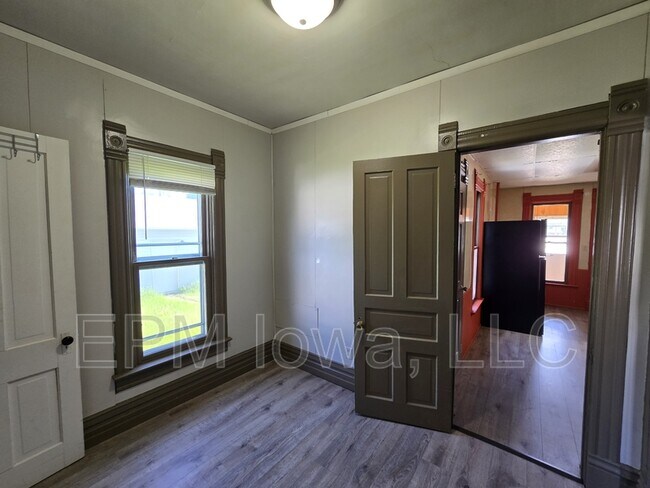 Building Photo - 333 Cottage St