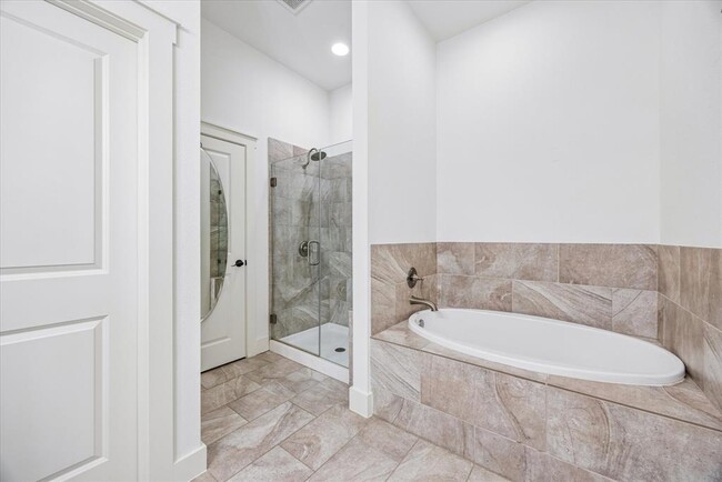 Building Photo - 2520 Bluebonnet Ln