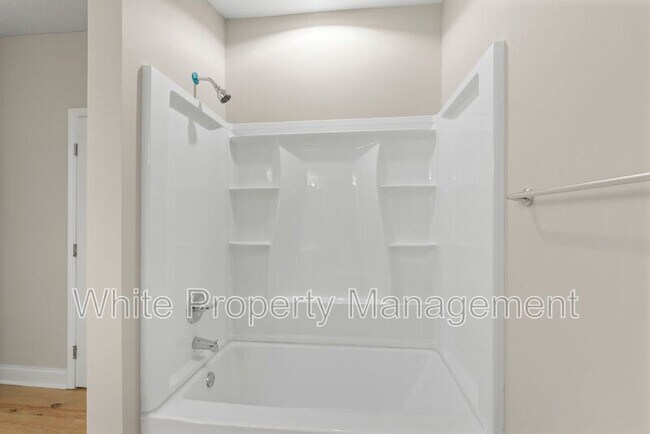 Building Photo - 403 Rich St