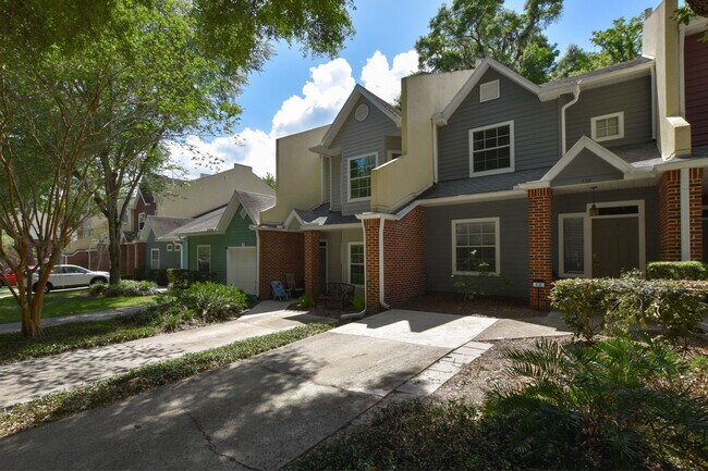 Building Photo - 436 NW 50th Blvd. (Monticello at Millpond)