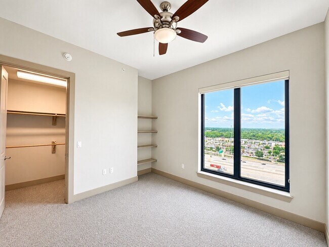 Building Photo - 9787 Katy Fwy
