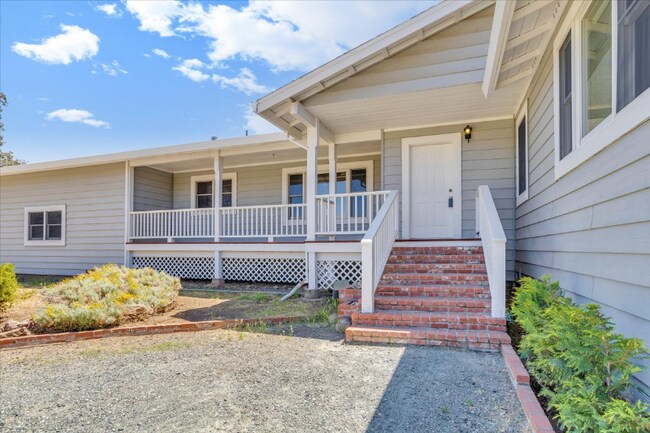 Building Photo - 21179 Hemlock St