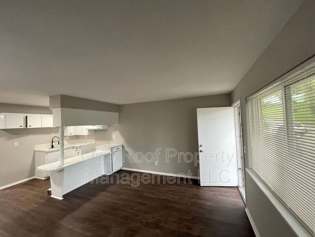 Building Photo - 642 N 31 St