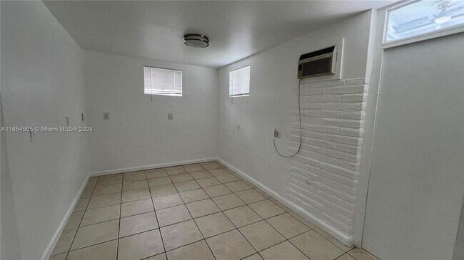 Building Photo - 113 NW 35th St