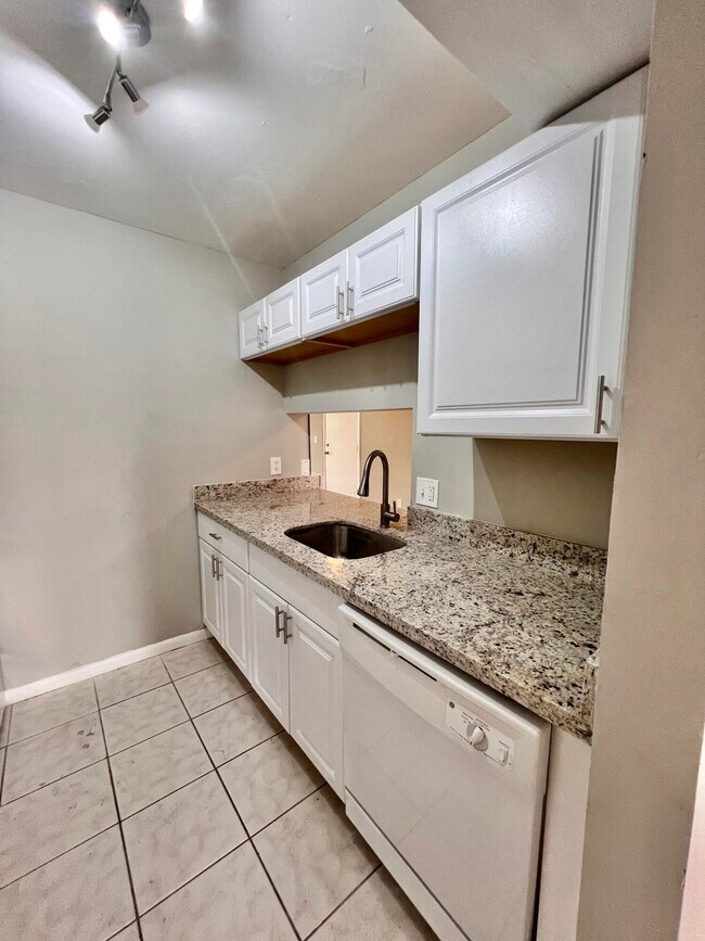 Building Photo - 1766 Abbey Rd