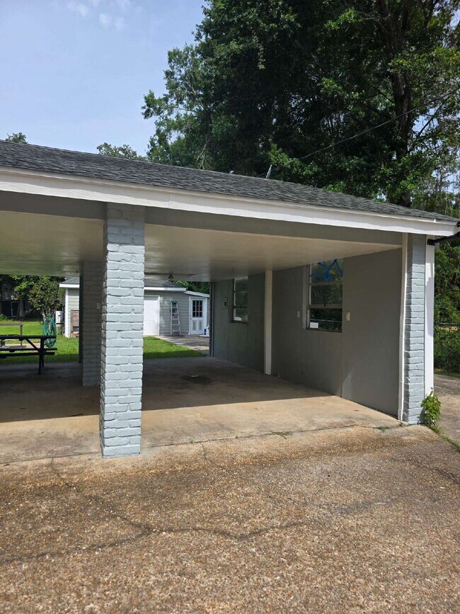 Building Photo - Huge house fully furnished!