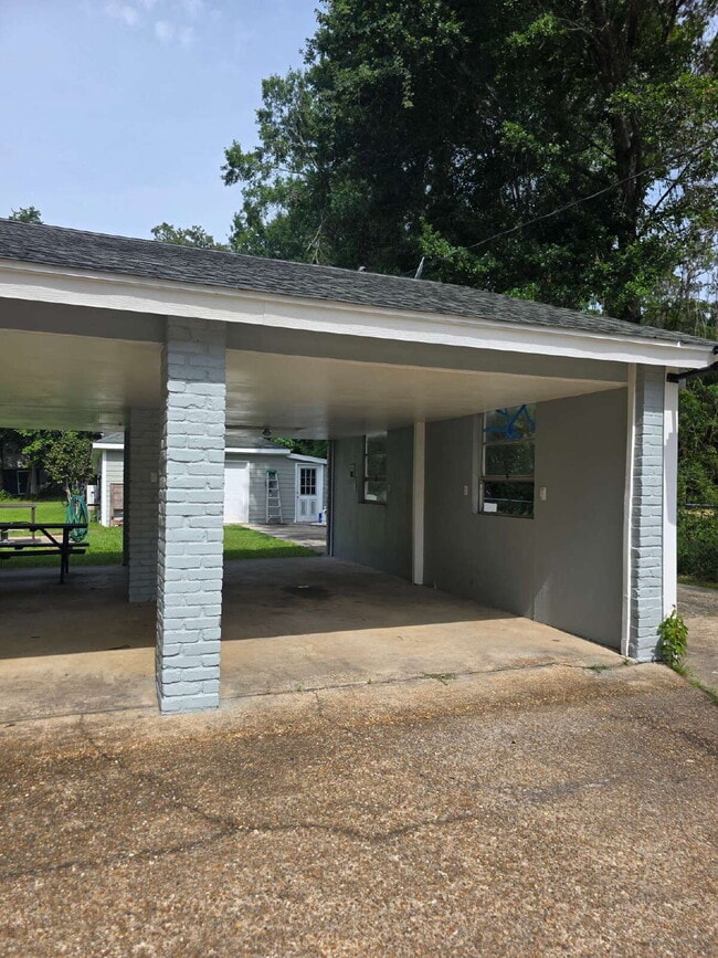 Building Photo - Need a mother-in-law suite or a kid cave?