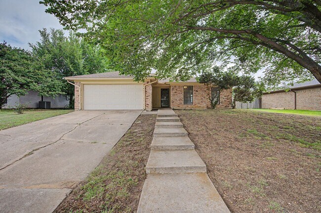 Building Photo - Cozy 3/2 Burleson Charmer | Wood-Burning Fireplace | 2-Car Garage | Pet-Friendly