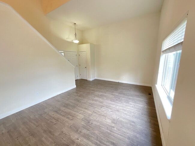 Building Photo - 3 Bedroom Home Available Near Stetson Hill...