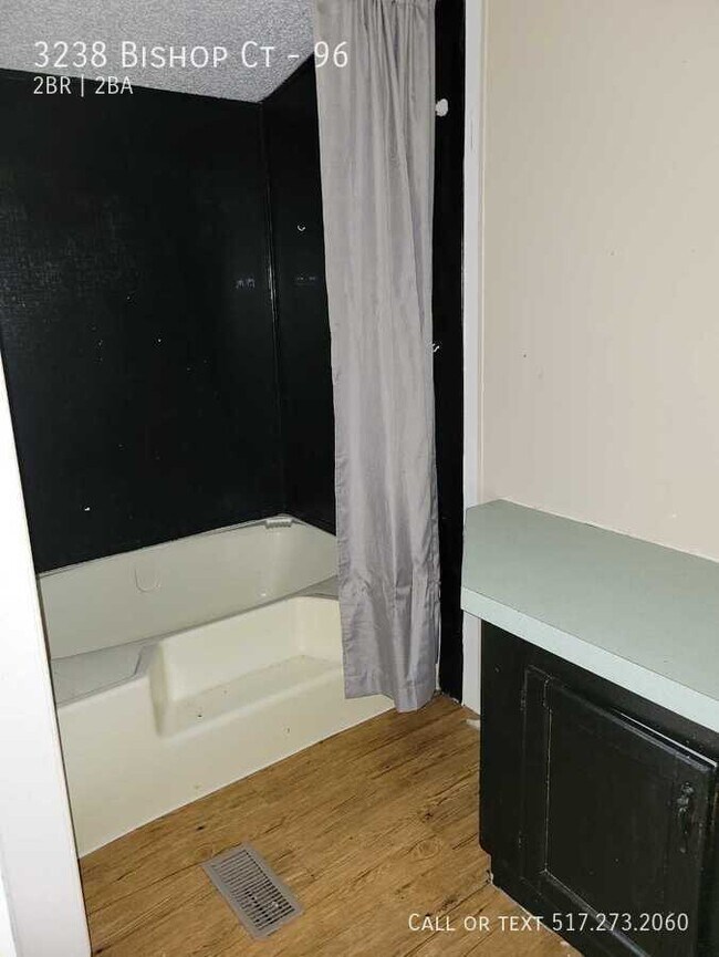 Building Photo - Remodeled Mobile Home - Fall Move in Specials