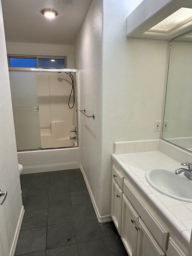 Building Photo - 3707 W Hemlock Ct