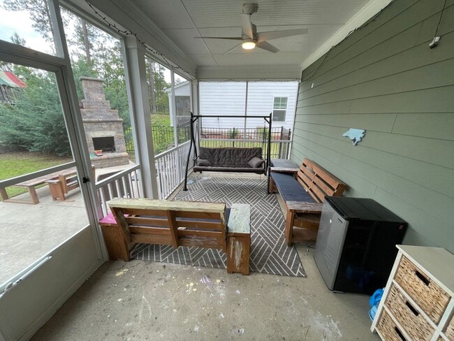 Building Photo - Stunning 5 Bed 3 Bath Home in Anderson Creek Club