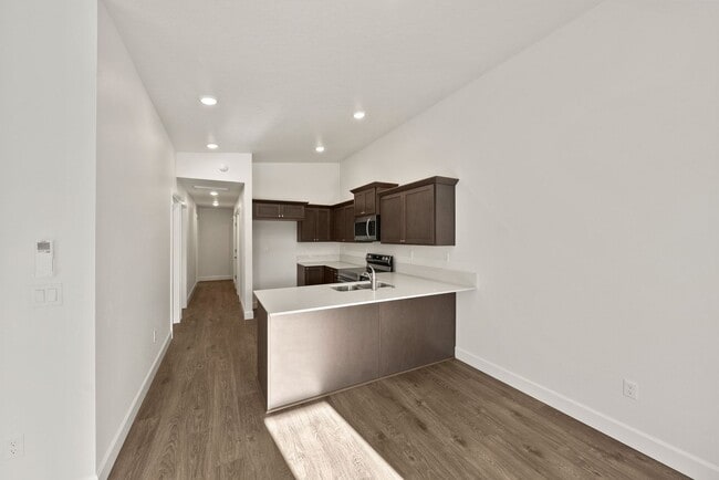 Building Photo - Modern 3 Bed/2 Bath Single-Level Home with Open Living - Redmond