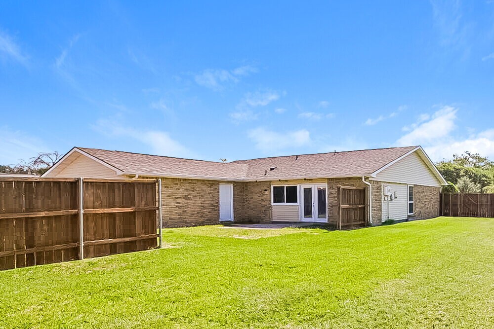 Building Photo - 9201 Pollard St