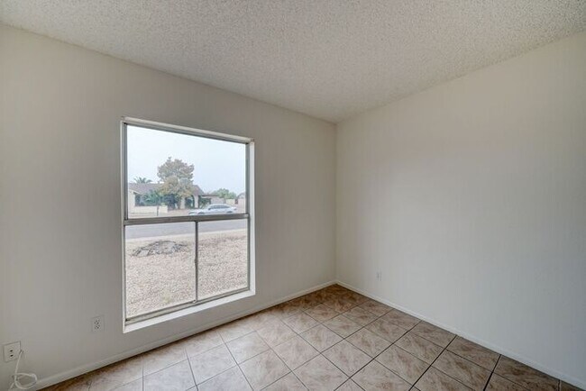 Building Photo - COMING SOON! 4 Bedroom 2 Bath Home in Phoenix!