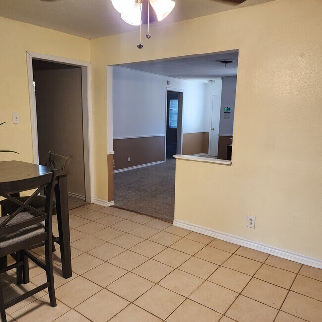 Building Photo - 1306 Becker Dr