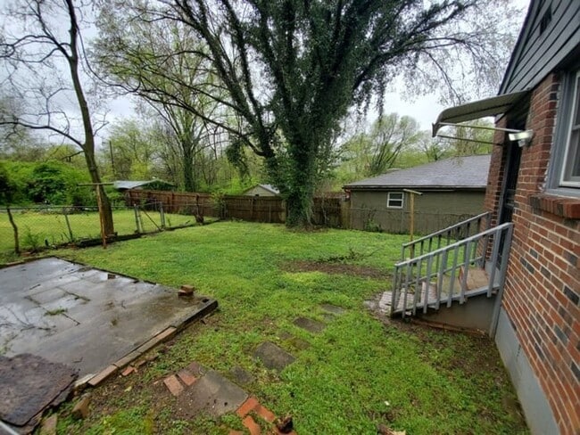 Building Photo - Prime East Nashville Living!