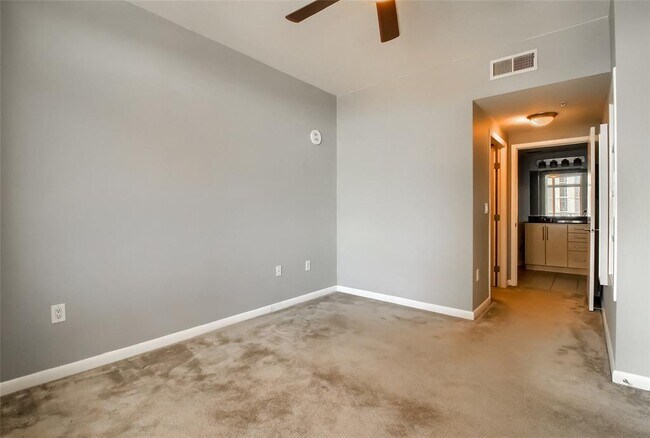 Building Photo - 54 Rainey St