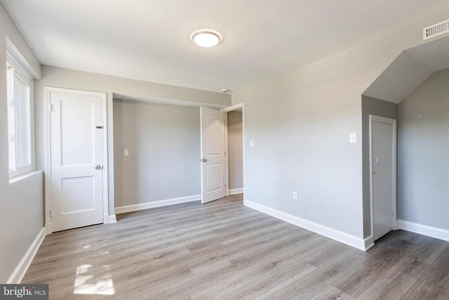 Building Photo - 633 Lucia Ave