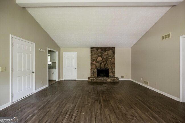 Building Photo - 4554 Cresant Ln
