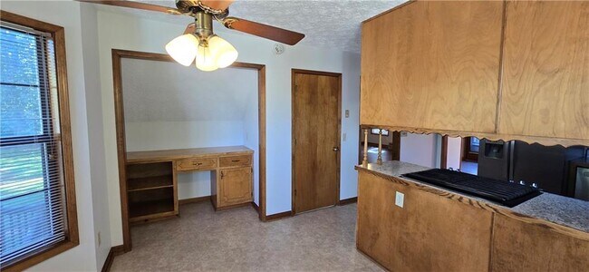 Building Photo - 303 Cacique Ct