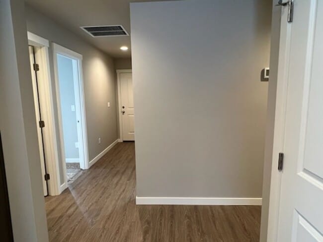 Building Photo - Luxury 3 bedroom, 2 bath home with double garage!